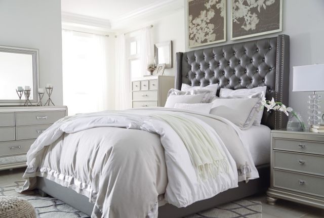 Signature Design by Ashley® Coralayne 2-Piece Gray King Panel Bed Set-3