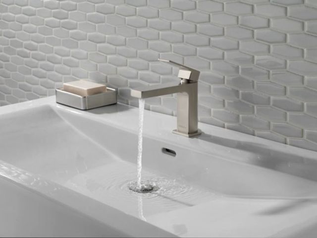 Peerless Xander® Brushed Nickel Single Handle Bathroom Faucet without Pop Up-2