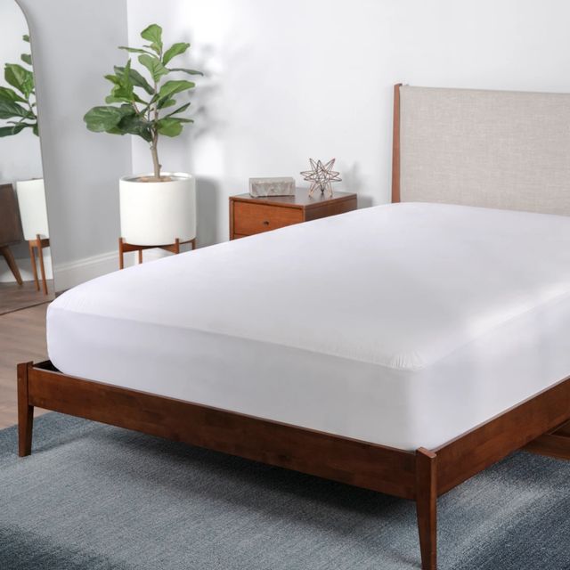 BEDGEAR® Stretchwick® Performance® 5 Sided Queen Mattress Protector-1
