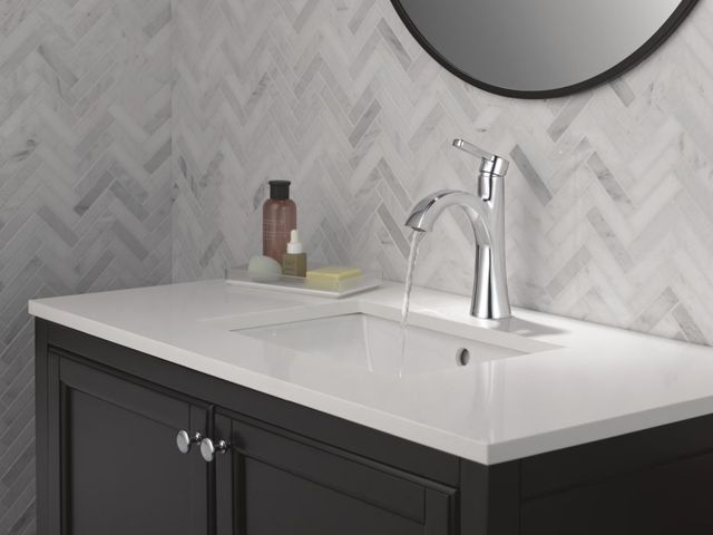 Delta Lineax™ Chrome Single Handle Bathroom Faucet with Drain-1