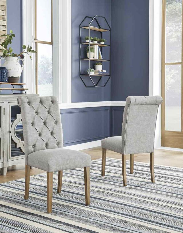Signature Design by Ashley® Harvina 2-Piece Light Gray Dining Side Chair Set-2