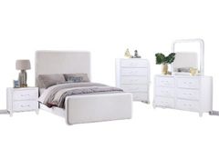 Coaster® Anastasia 5-Piece Pearl White California King Bedroom Set
