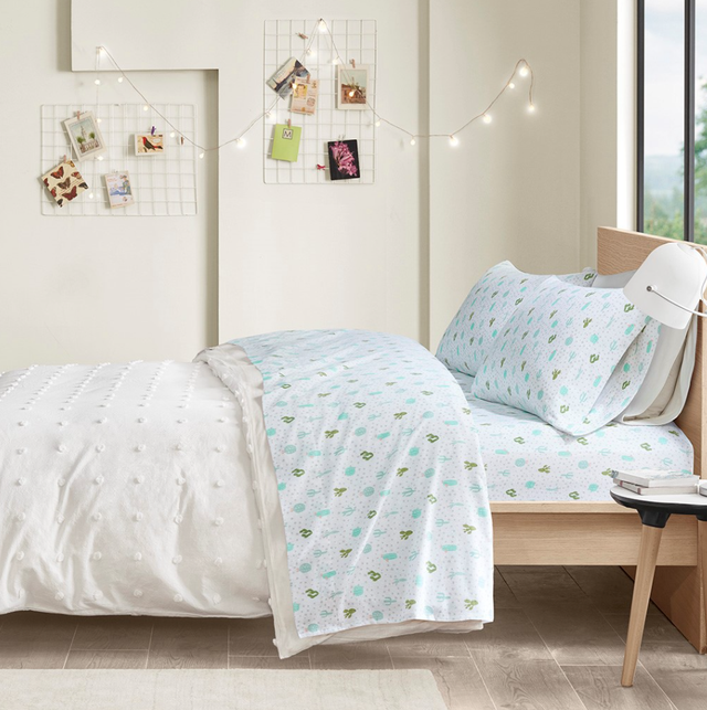 Olliix by Intelligent Design Cozy Soft Green Cactus Queen Cotton Novelty Print Flannel Sheet Set-2