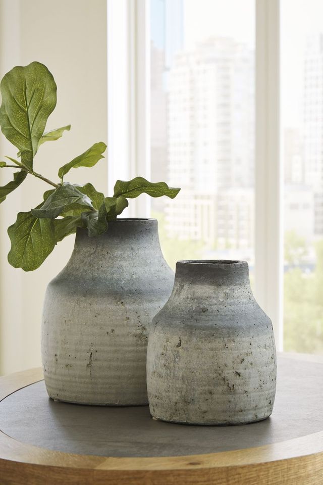 Signature Design by Ashley® Moorestone Black/Gray Vase-3