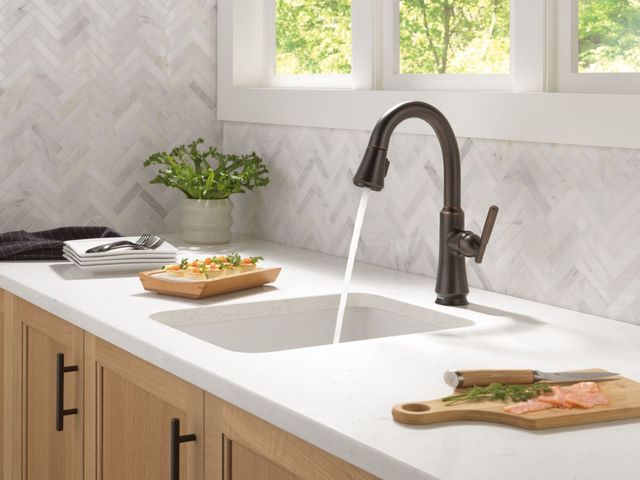 Delta Coranto® Venetian BronzeTouch2O® Bar / Prep Faucet with Touchless Technology-2