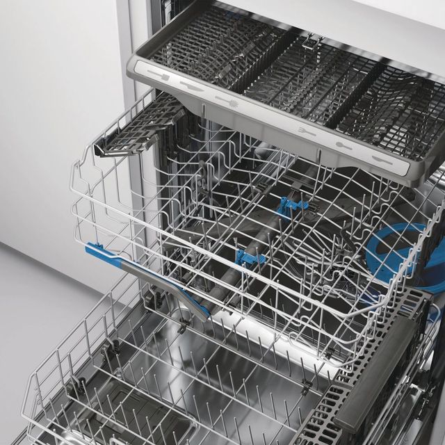 Maximizing Capacity With SpaceWise® Adjustable Racks Maximizing Capacity With SpaceWise® Adjustable Racks