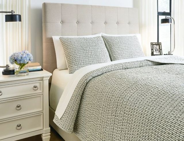 Signature Design by Ashley® Doralia White/Charcoal Queen Comforter Set-3