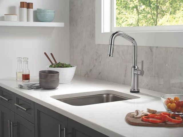 Delta Cordova™ Lumicoat® Arctic Stainless Touch2O® Bar / Prep Faucet with Touchless Technology-2