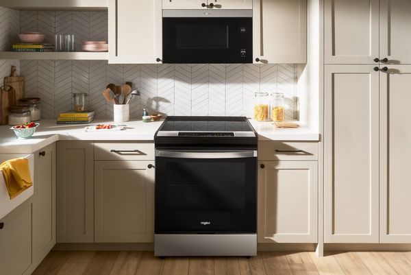 Whirlpool 30" Fingerprint Resistant Stainless Steel Slide In induction Range