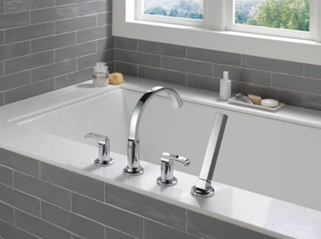 Delta Tetra® Lumicoat® Chrome Roman Tub Trim with Hand Shower-1