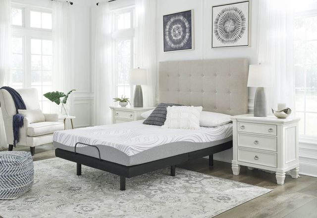 Sierra Sleep® By Ashley 8" Memory Foam Firm Queen Mattress in a Box-4
