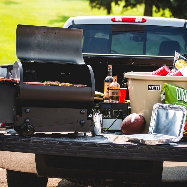 Traeger® Tailgater 20 37" Black Portable Wood Pellet Grill-2