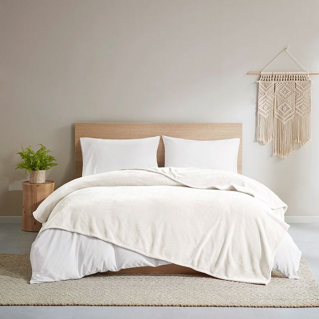 Olliix by Clean Spaces Antimicrobial Plush Ivory Full/Queen Blanket-4