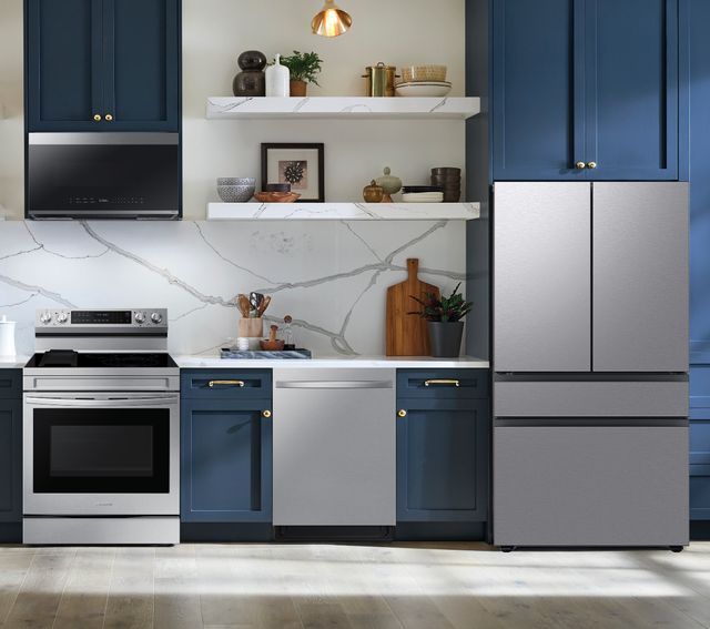 4DOOR FOR 3DOOR PRICE! Samsung 4 Pc Kitchen Package with a Bespoke