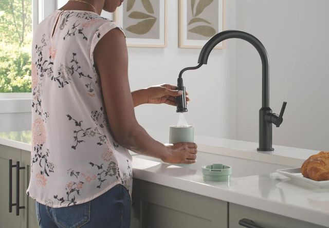 Delta Cordova™ Matte Black Single Handle Lever Kitchen Faucet-1