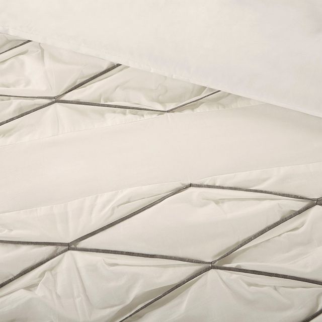 Olliix by Urban Habitat Sunita White Full/Queen Cotton Pieced Tufted and Embroidered Comforter Set-4
