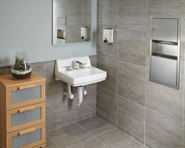 Delta Ara® Chrome 2-Handle Widespread Channel Bathroom Faucet with Drain-1