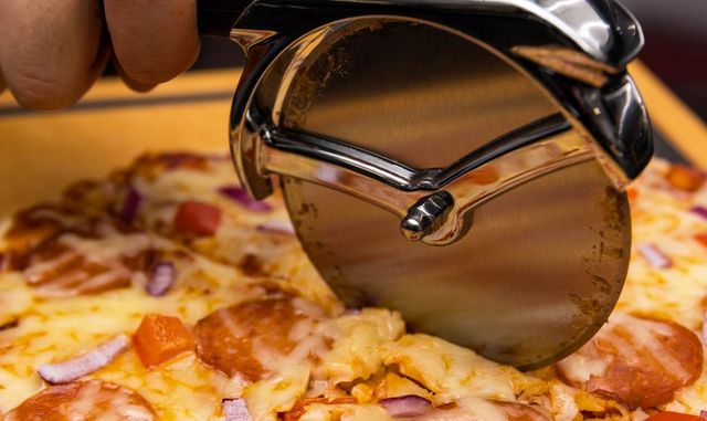 Broil King® Deluxe Pizza Cutter-4