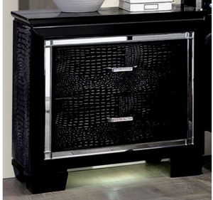 Click to view more images of the product.