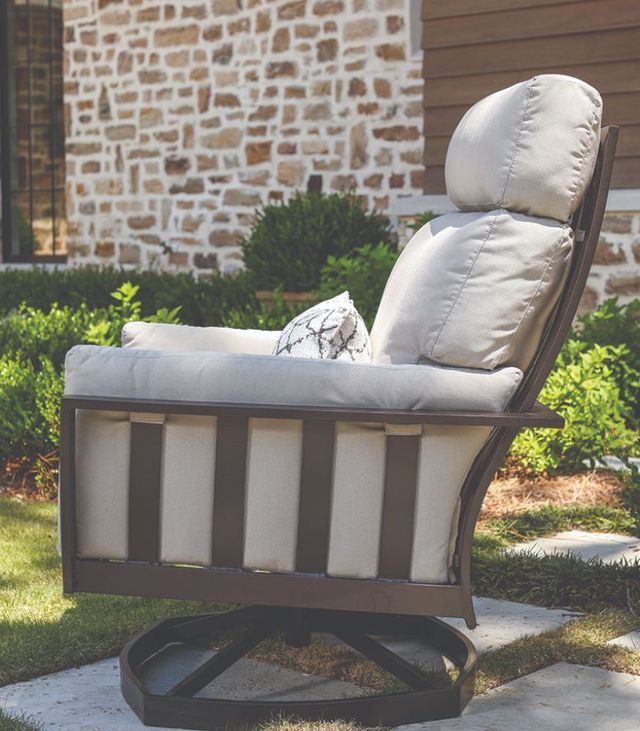 Lane Venture® Smith Lake Light Gray Swivel Luxe Chair-1