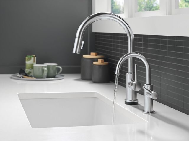 Delta Other Lumicoat® Arctic Stainless Contemporary Round Beverage Faucet-3