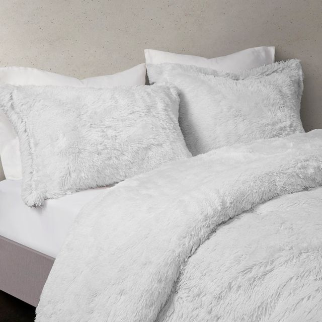 Olliix by CosmoLiving Cleo Grey King Ombre Shaggy Fur Comforter Set-4