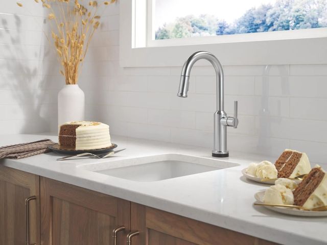 Delta Cordova™ Lumicoat® Arctic Stainless Touch2O® Bar / Prep Faucet with Touchless Tech -3