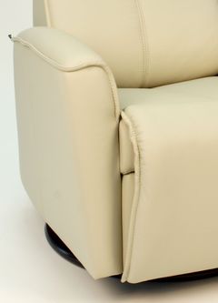 Fauteuil inclinable pivotant Relax en cuir Fjords®