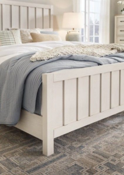 Benchcraft® Shaybrock Antique White Queen Panel Bed-3