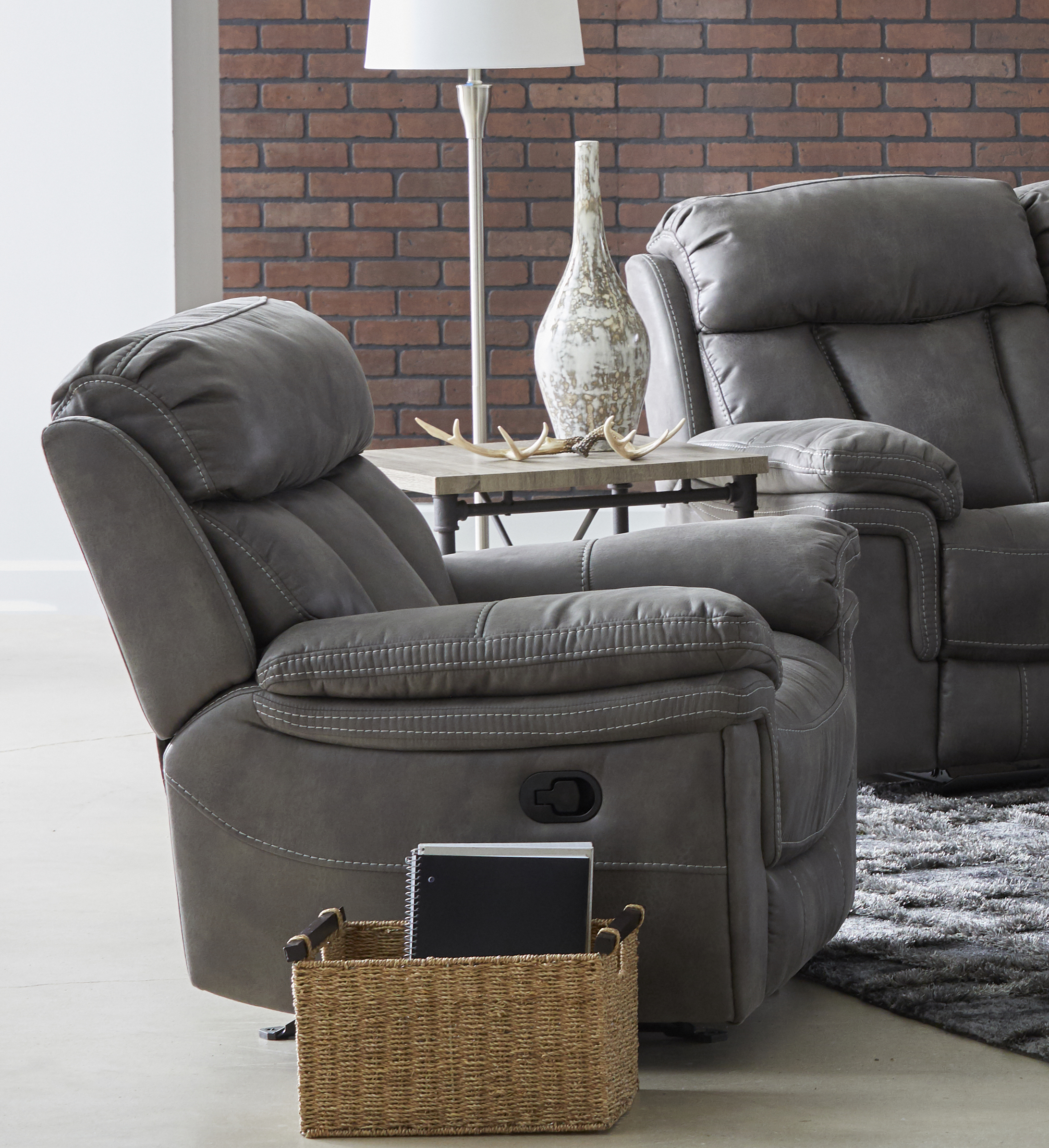 グレー スラットバックチェア Cheers Glider Recliner | Fischer Furniture | Rapid City, SD