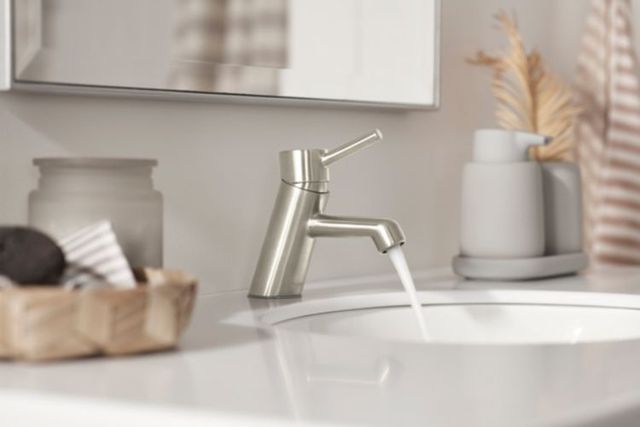 Peerless Precept® Brushed Nickel Single Handle Bathroom Faucet-2