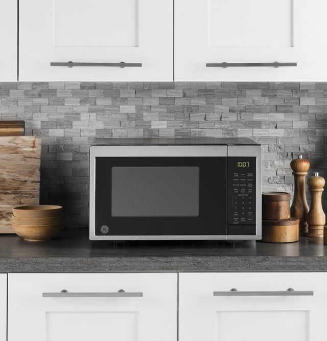 GE® 0.9 Cu. Ft Countertop Microwave-3