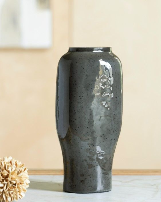 Signature Design by Ashley® Kierlain Black/Gray 7" Vase-2