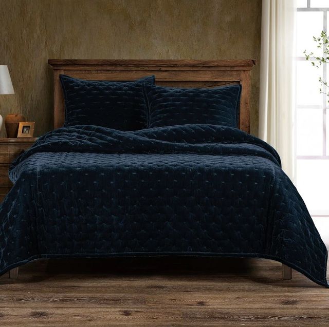 HiEnd Accents Stella Midnight Blue King Quilt Set-1