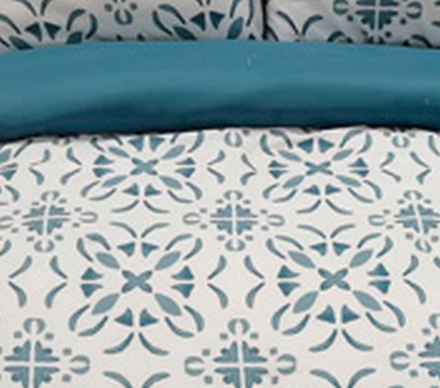 Signature Design by Ashley® Adason Blue/White King Comforter Set-1