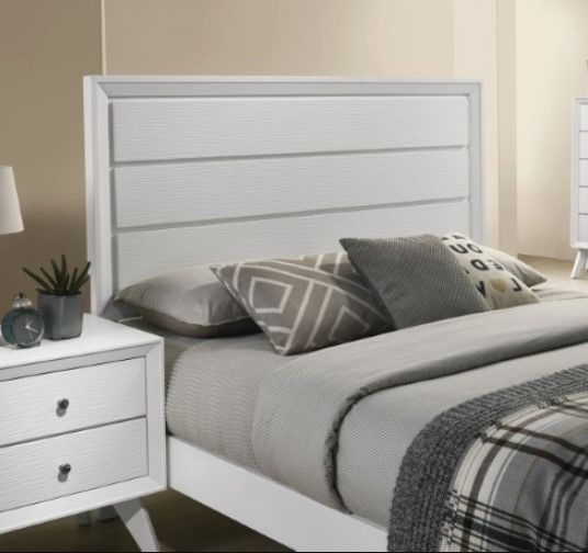 Furniture of America® Dortmund White Queen Panel Bed-1
