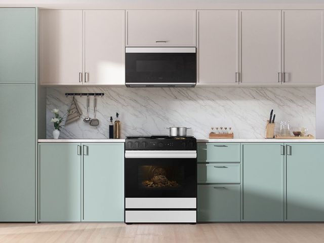 Samsung Bespoke 30" White Glass Slide In Gas Range-5