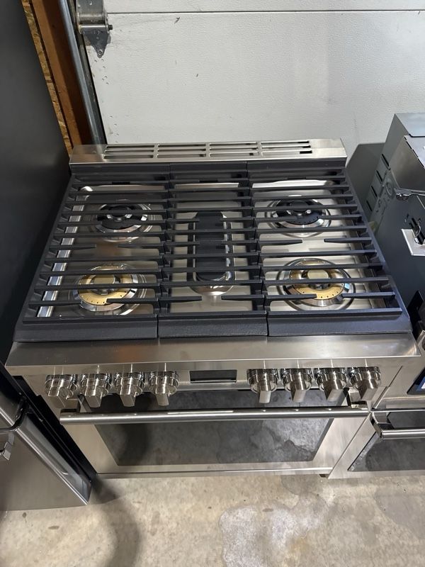 Clearance Electrolux 30" Stainless Steel Freestanding Dual Fuel Natural GasRange-1