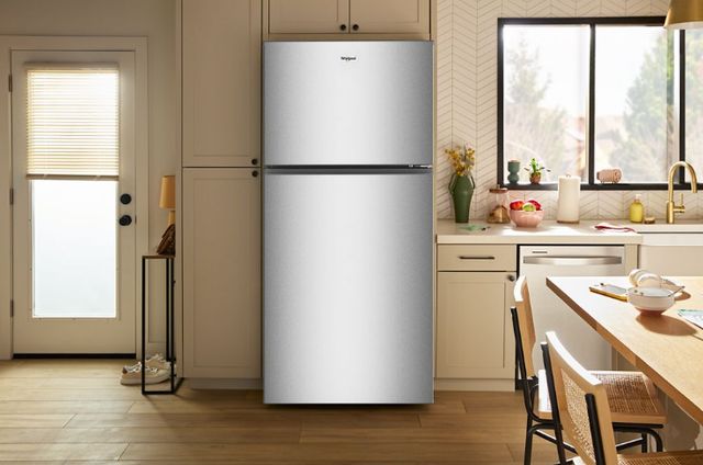 Pros & Cons of a Top Freezer Refrigerator Pros & Cons of a Top Freezer Refrigerator
