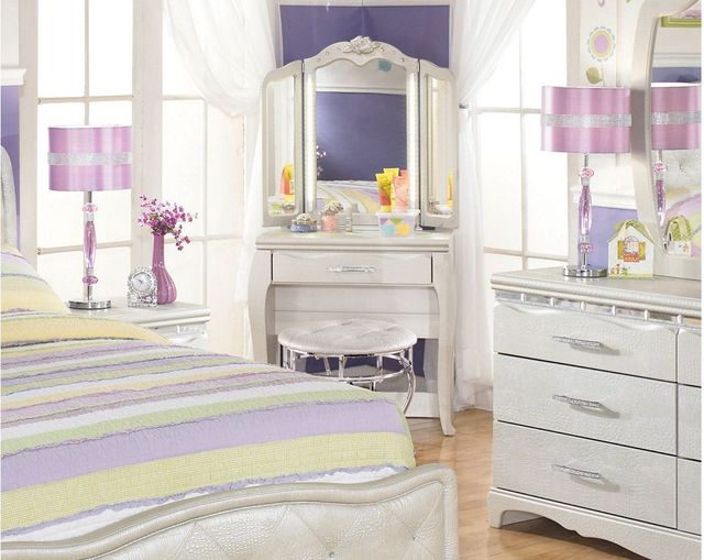Signature Design by Ashley® Nyssa Purple Metal Table Lamp-4