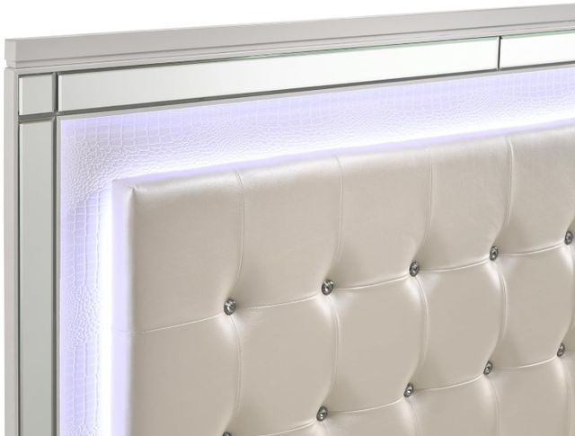 New Classic® Home Furnishings Valentino White California King Panel Bed-3