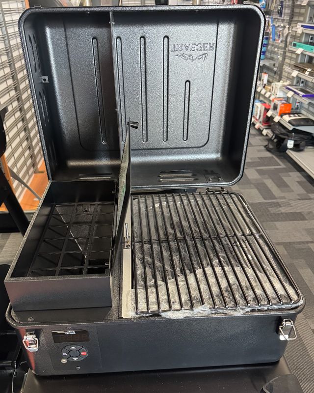 Traeger Ranger Pellet Grill-1