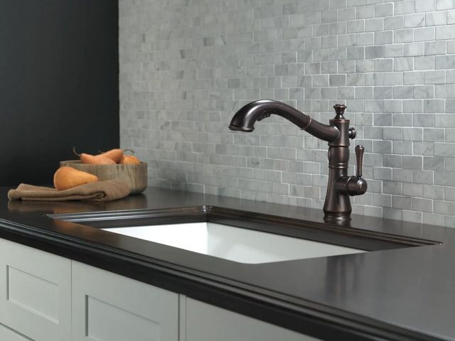 Delta Cassidy® Venetian Bronze Single Handle Pull-Out Kitchen Faucet-3