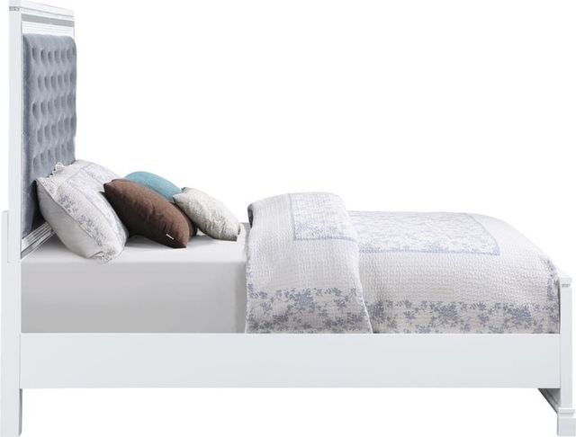 Coaster® Eleanor White Upholstered Bed-3