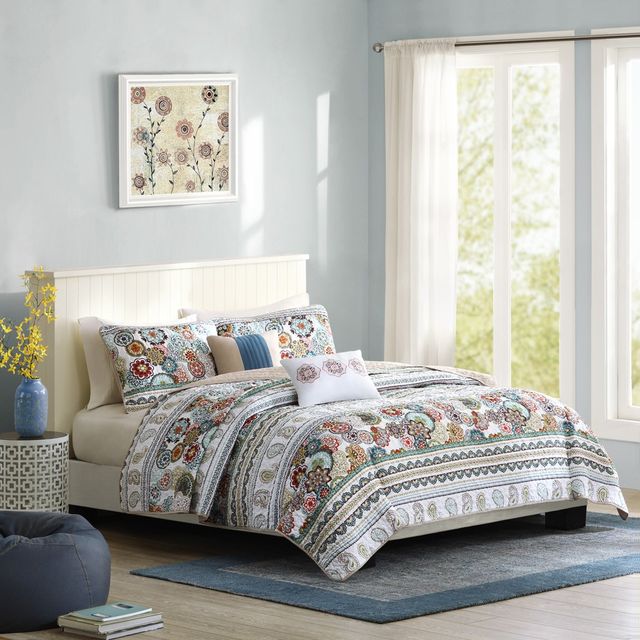 Olliix by Intelligent Design Tamira Multi Full/Queen Reversible Coverlet Set-3