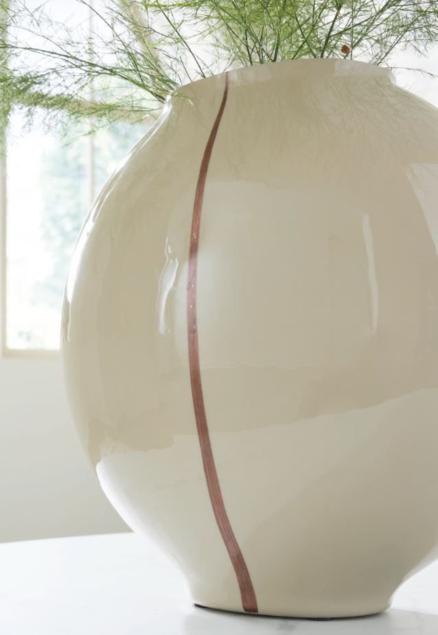 Signature Design by Ashley® Sheabourne Cream Vase-3