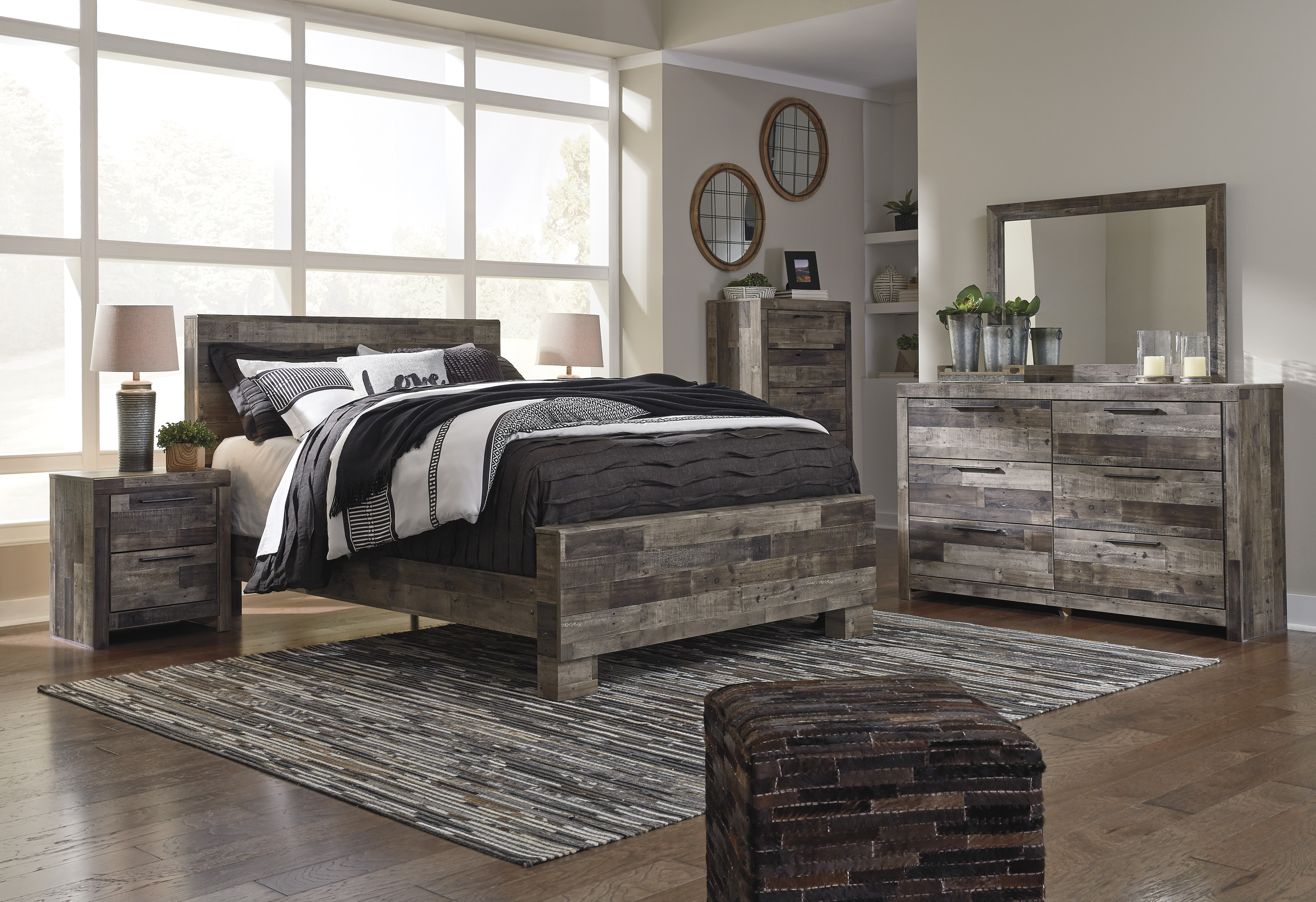 Benchcraft Derekson 4 Piece Multi Gray Queen Bedroom Set
