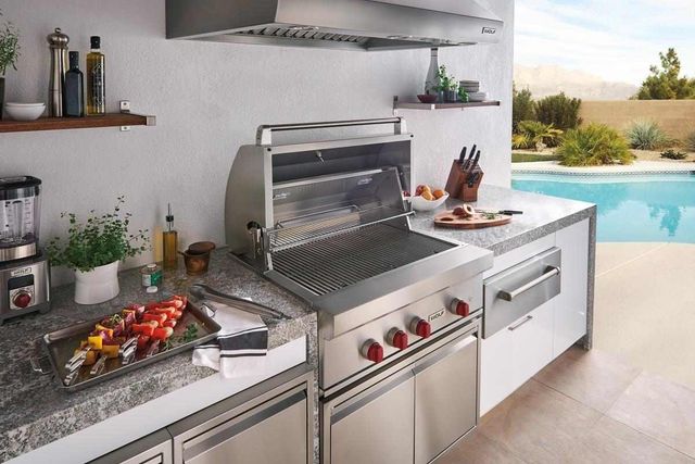 Wolf 36 Inch 4-Burner Stainless Steel Built In Propane Grill