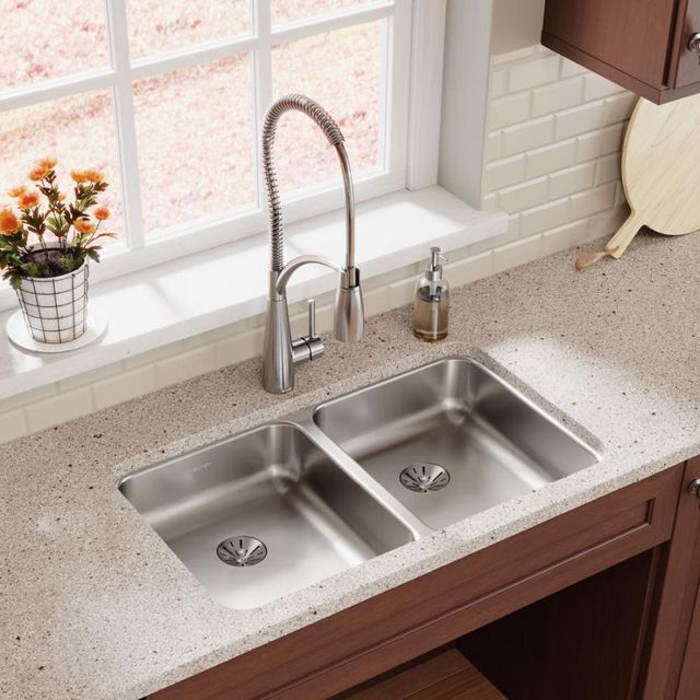 Elkay Lustertone® Classic Lustrous Satin 30-3/4" x 18-1/2" x 5-3/8" Double Bowl Undermount ADA Sink with Perfect Drain®-2