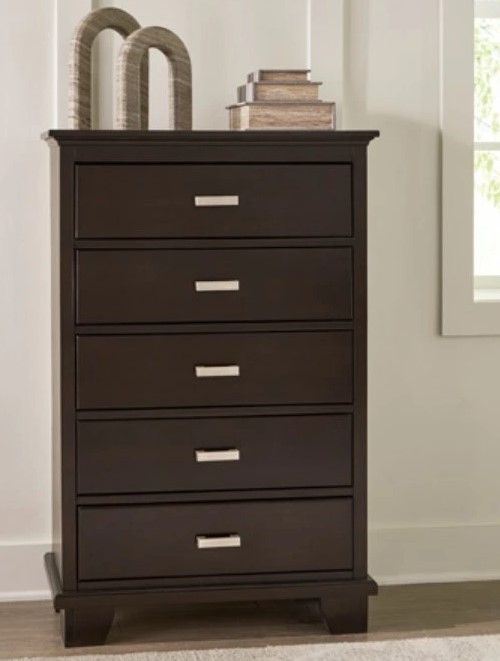 Signature Design by Ashley® Covetown Dark Brown Chest of Drawers-4